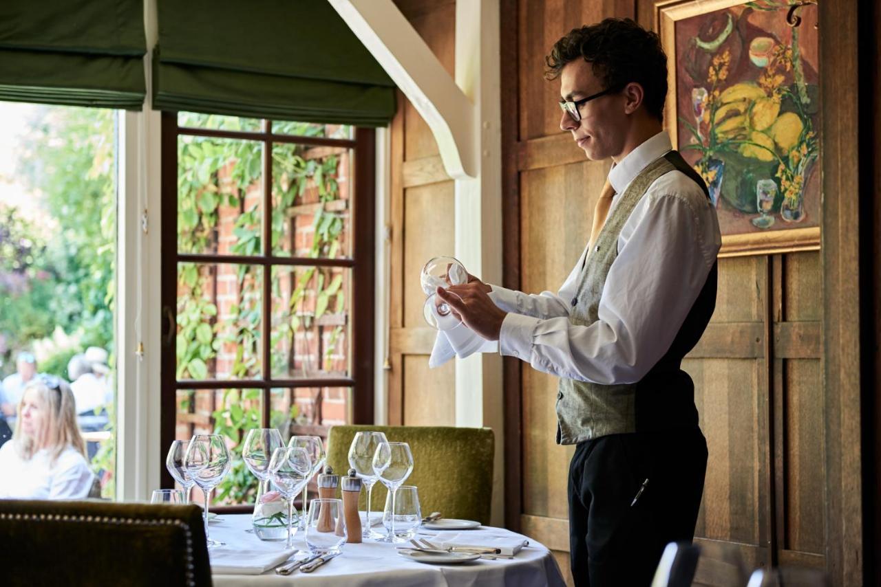 Отель The Montagu Arms Бьюли Экстерьер фото